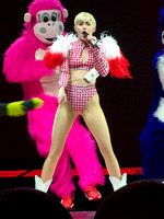 AAC - Miley Cyrus 031214 - 06